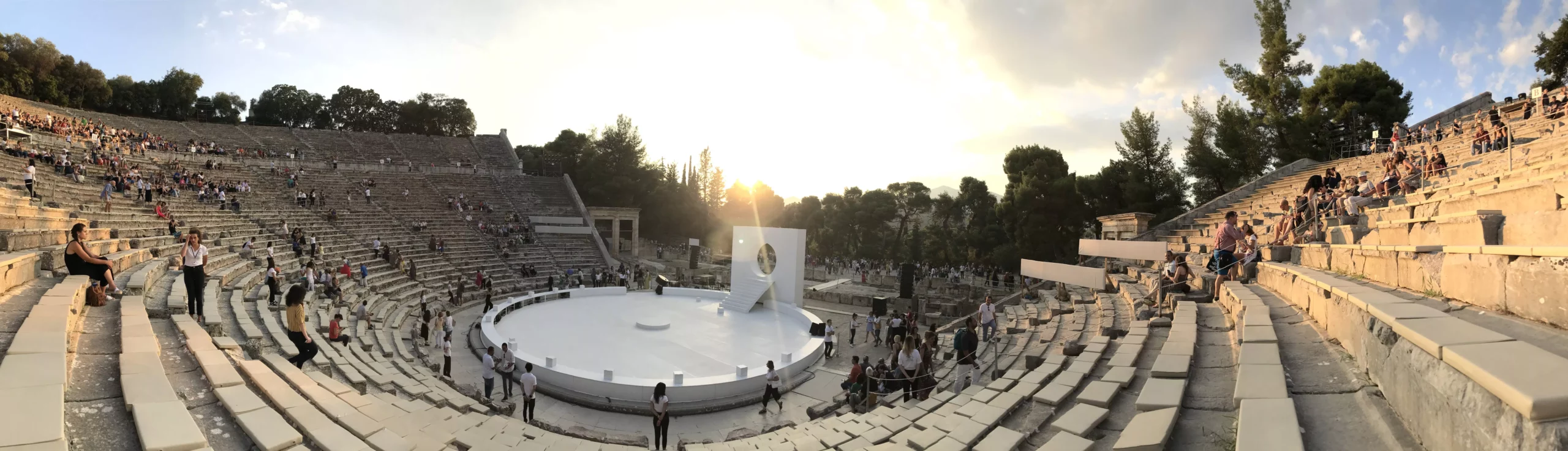 “O teatro é eterno e sobreviverá a cada um de nós”