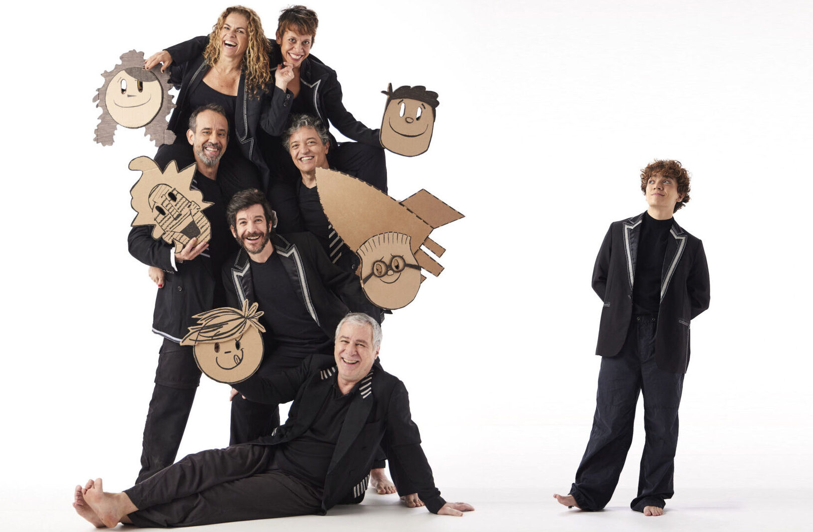 Nau de Ícaros encena a felicidade de viver na hora do recreio