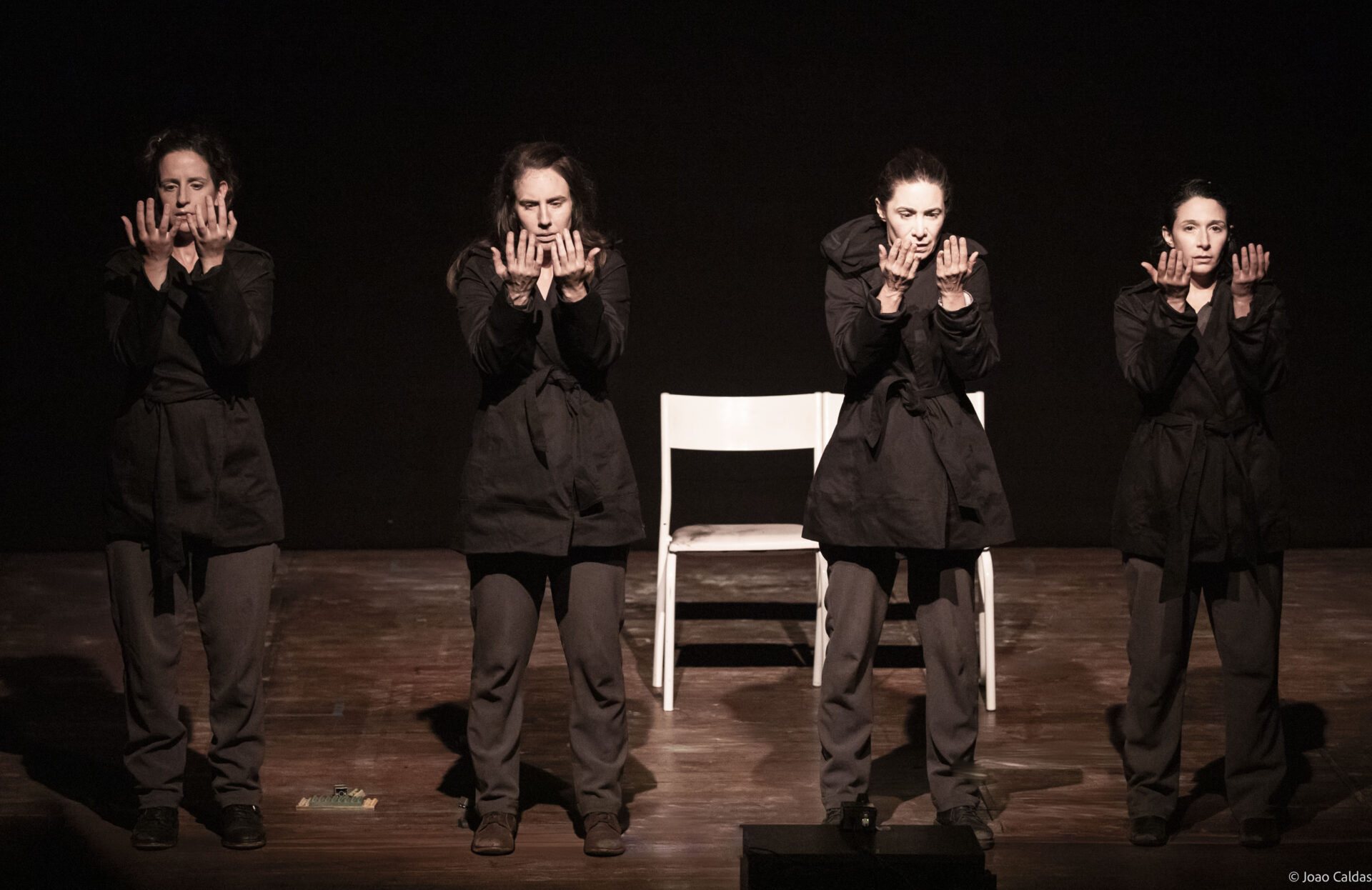 “Direto e emocional, o espetáculo Chernobyl mostra os efeitos da explosão dessa usina nuclear na Ucrânia ainda sob o domínio soviético.