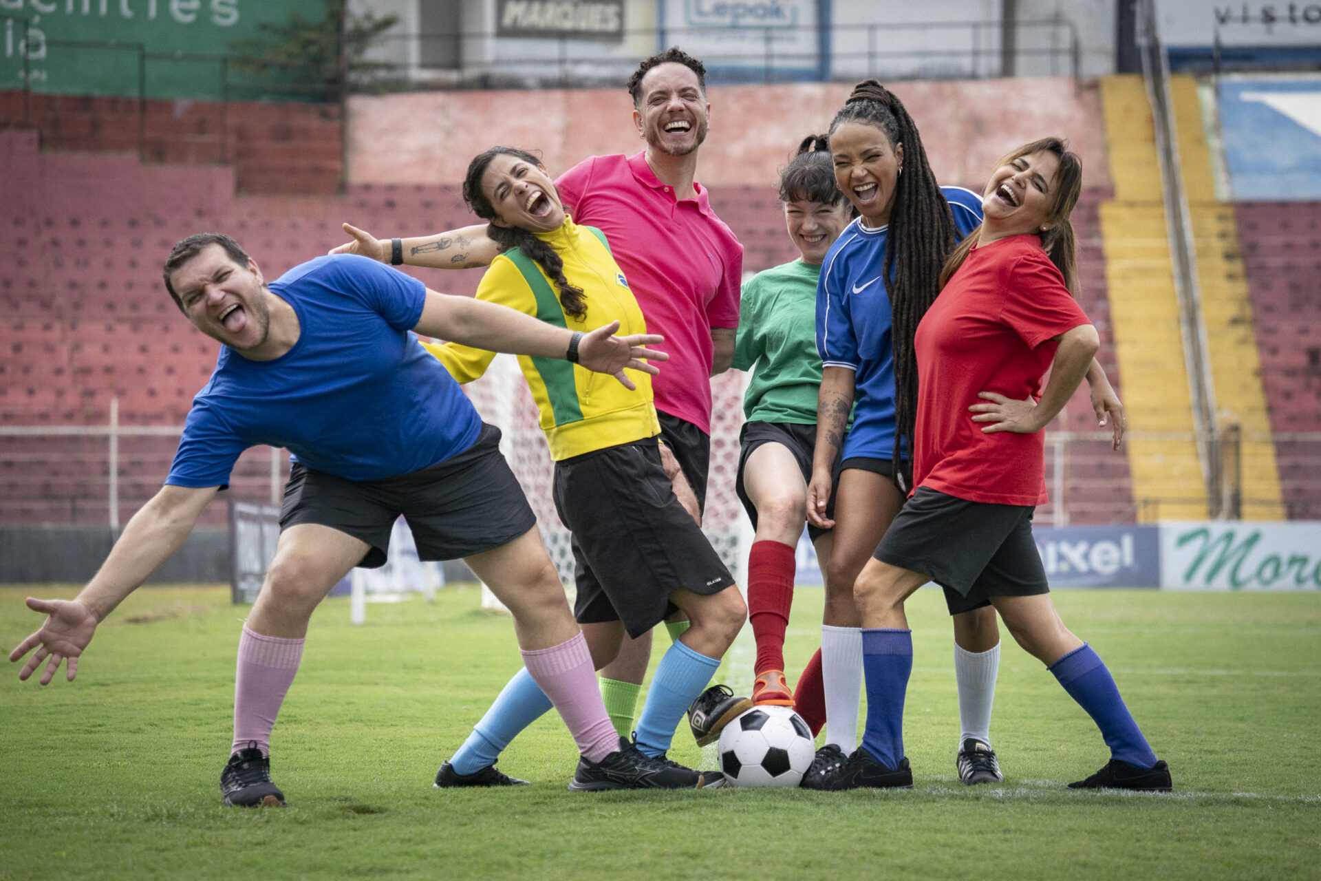 Literatura e futebol ganham casamento festivo no teatro para crianças