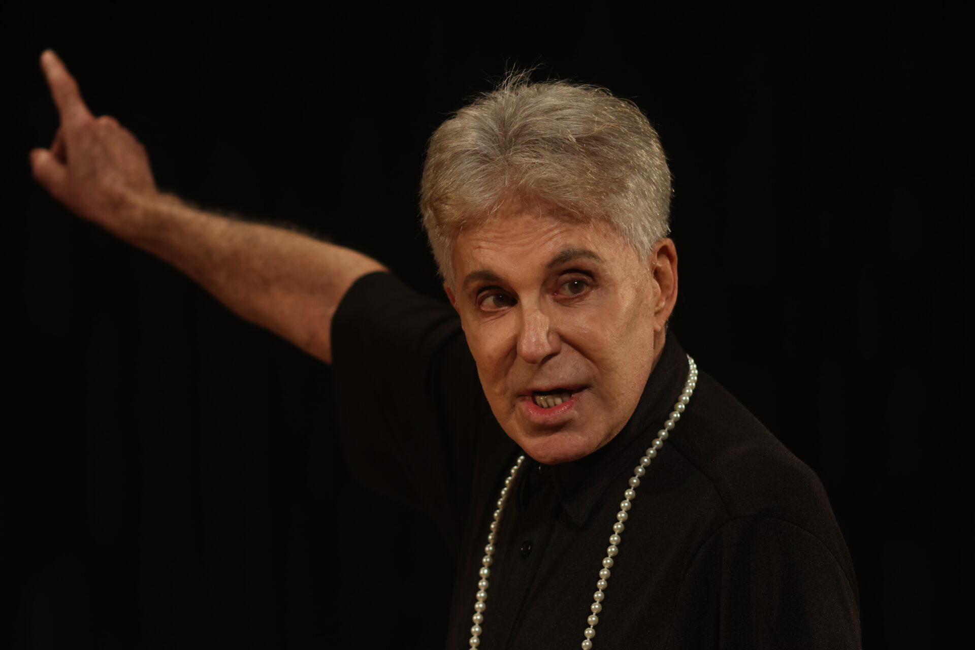 Edwin Luisi em “Eu Sou a Minha Própria Mulher” faz um teatro que o público perdeu o hábito de ver e admirar